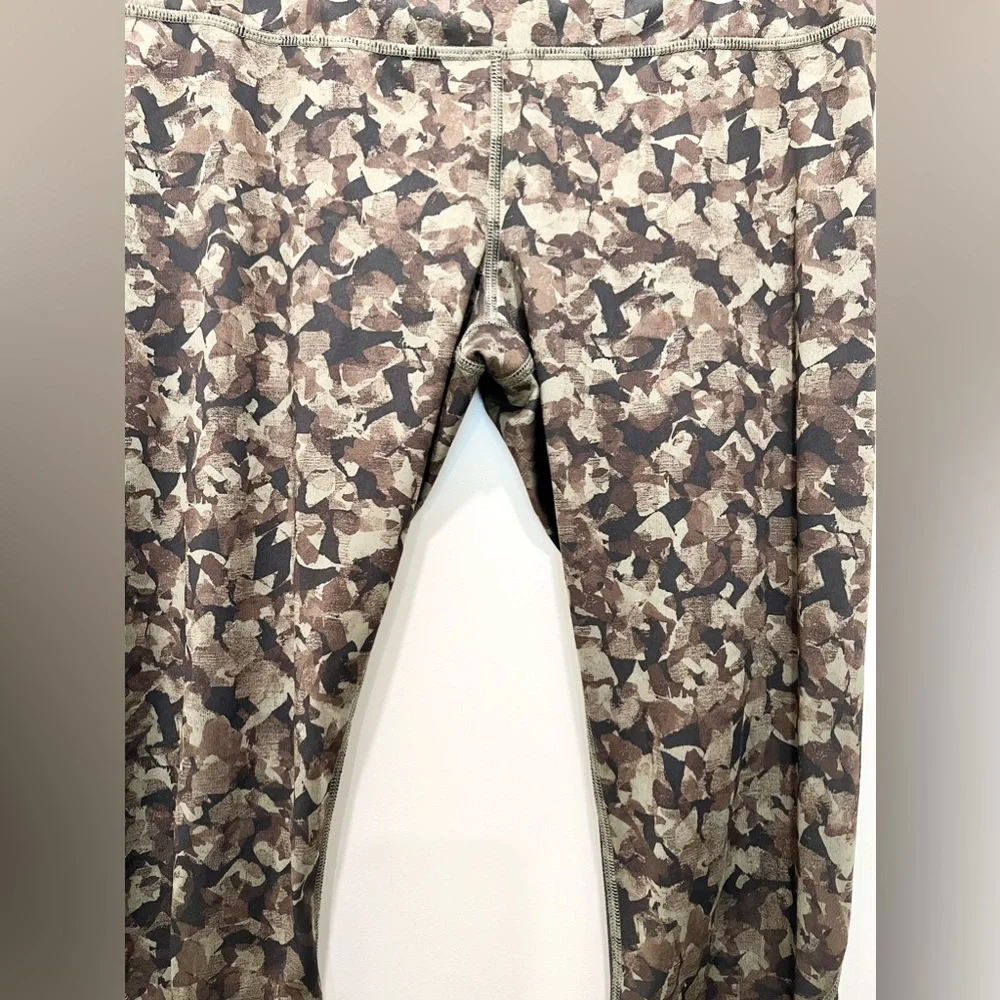 LULULEMON Run Inspire Crop II *Full On Luxtreme (Mesh)* - Picture 8 of 13